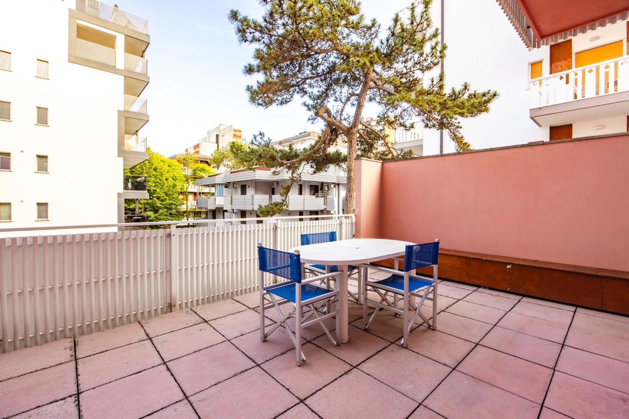 Aparthotel Carinzia Lignano Sabbiadoro Exterior foto